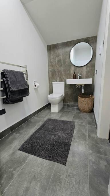 Apartment 5 - Haddin Court - Modern Loft Style Бленгейм Екстер'єр фото